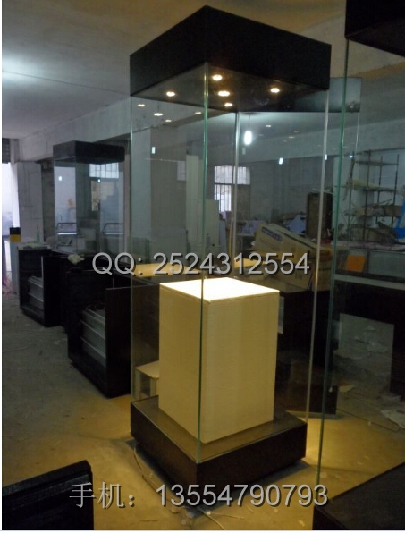 博物館展示柜車間實(shí)物圖